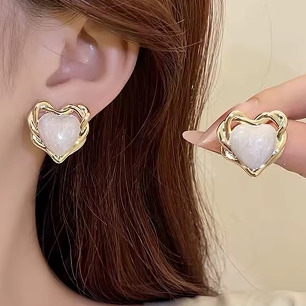 Zara heart Gold and Cream Elegant Earrings ❤️
